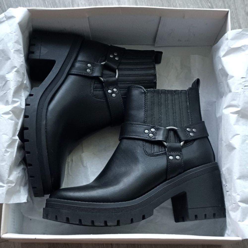 Ladies boot shoes